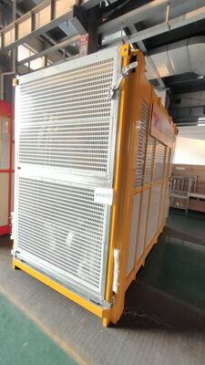 Harga bagus Kandang ganda kecepatan menengah dengan rak dan pinion Bangunan Hoist / 2000kgs Beban dengan Inverter dan tiang galvanis panas on line