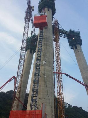 Kemiringan 33m/Min 2000KG Bahan Bangunan Angkat Hoist Sistem pendaratan otomatis
