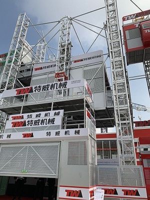 Twin Mast SCE500 Building Site Hoist Untuk 30 Penumpang Heavy Duty Lifter/Dual Mast Heavy Duty Hoist dengan kandang besar