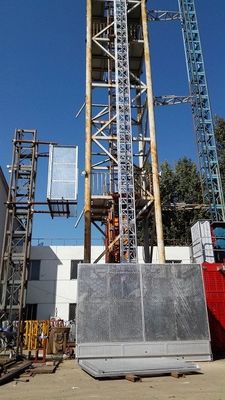 Lift bahan bangunan single mast 21m/min Lift konstruksi eksterior