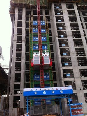 Bangunan 110kw 300m Rak Dan Pinion Konstruksi Lift Hot Galvanized